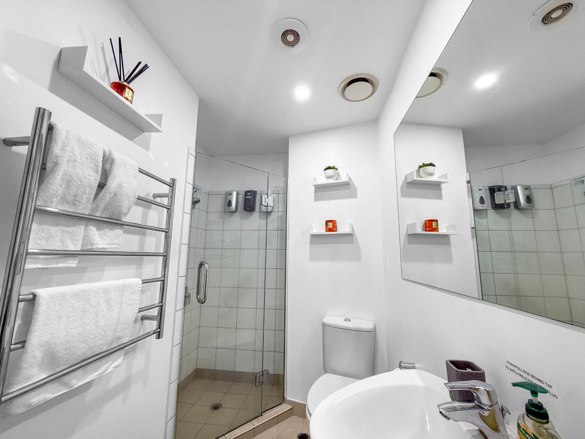 Le Mirage- Stylish, Central Apartment With Pools, Sauna, More Окленд Экстерьер фото